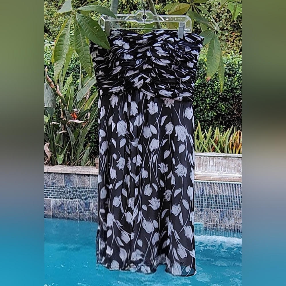 WHBM STUNNING STRAPLESS COCKTAIL DRESS- B/W FLORAL SHIRRED WRAP BODICE NWOT Sz 4